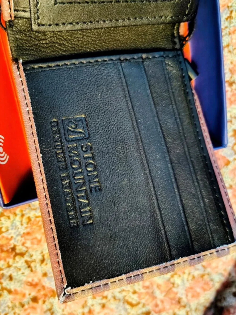 NWT Stone Mountain Men's Full Grain Leather Wallet USA Flag, MSRP $35